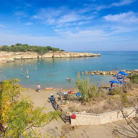 Chloe * Paralimni
